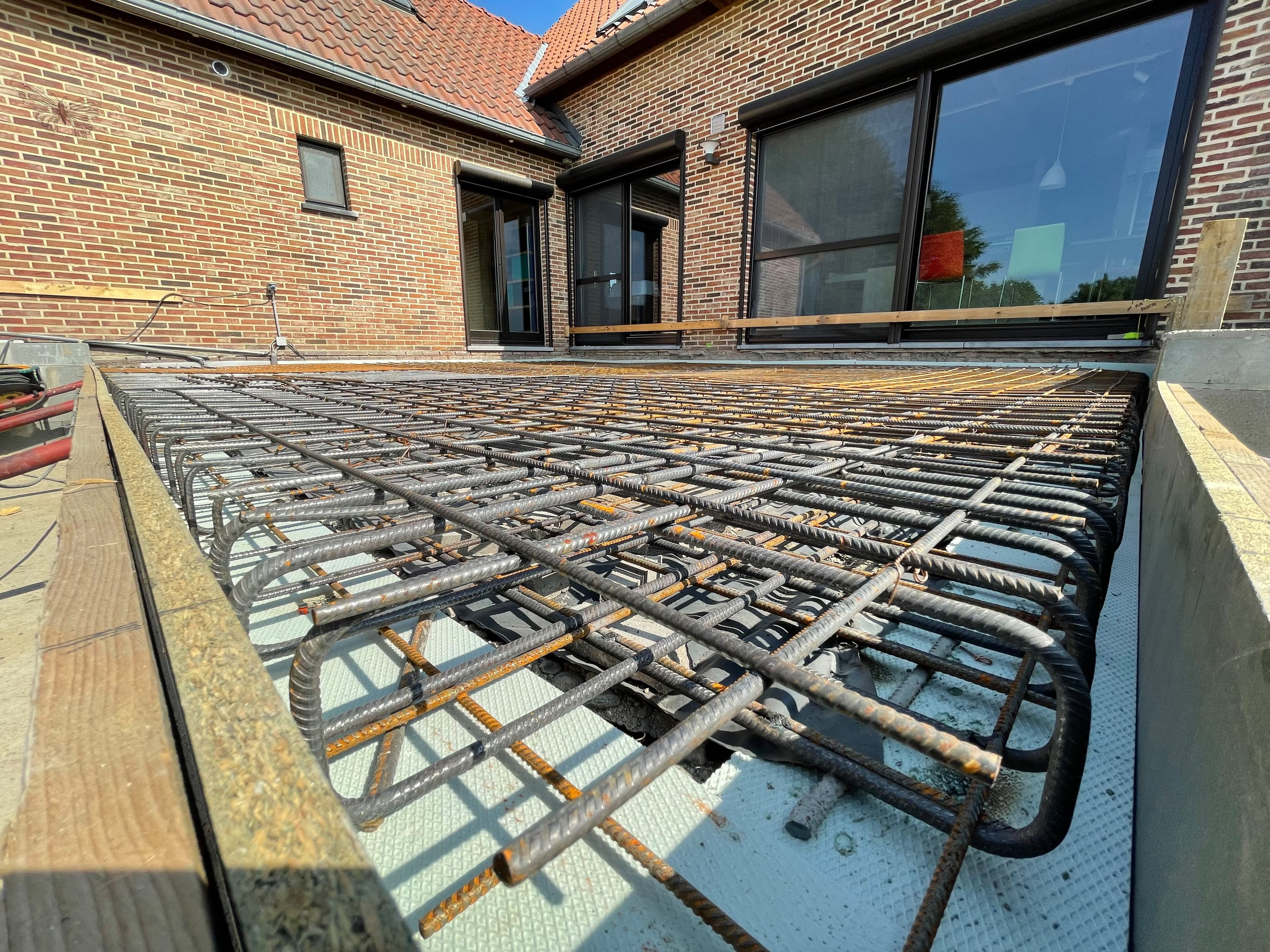 Armatures d’une dalle en béton prêtes à être coulées