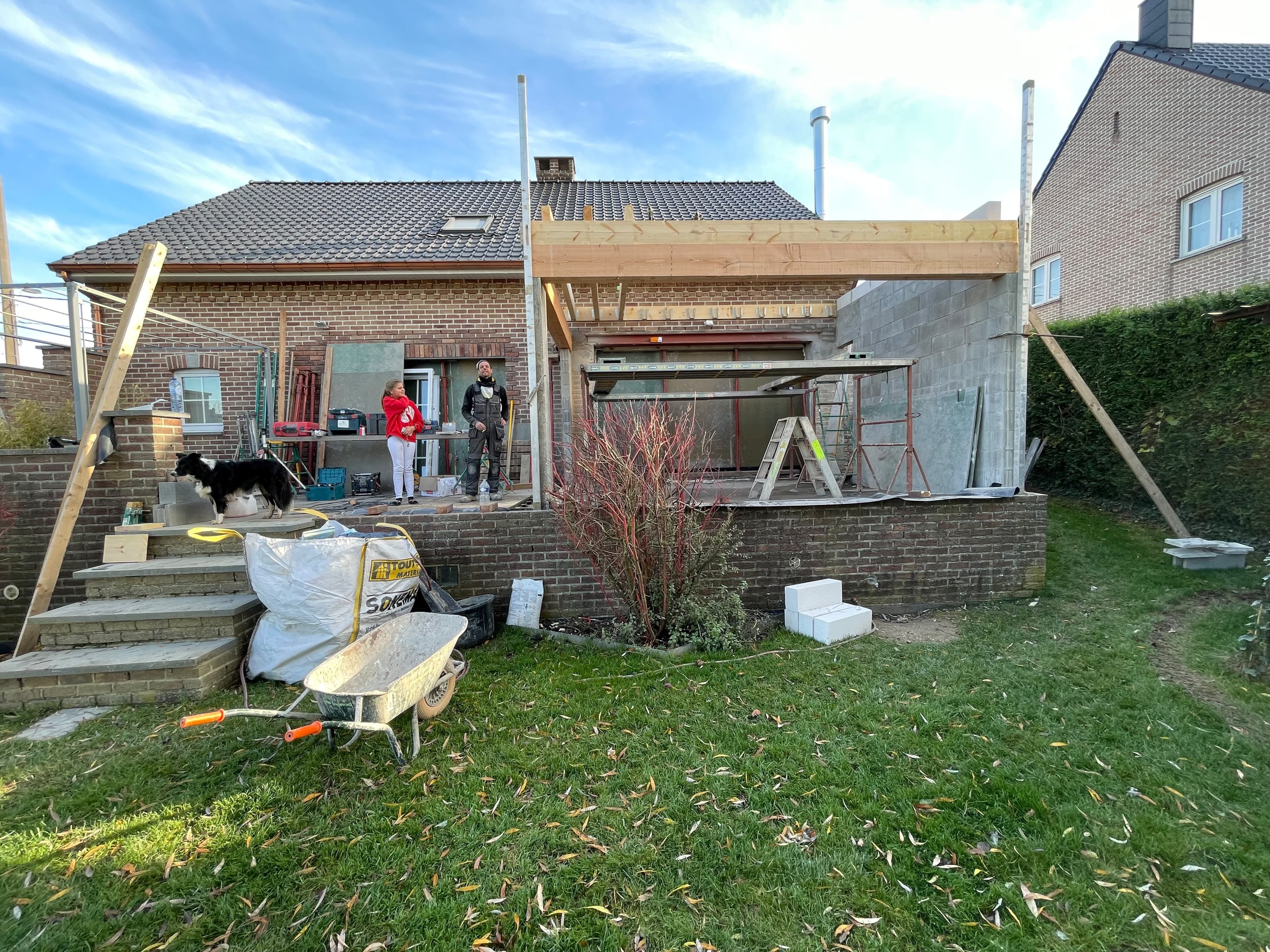 Extension en cours de construction à l’arrière d’une maison